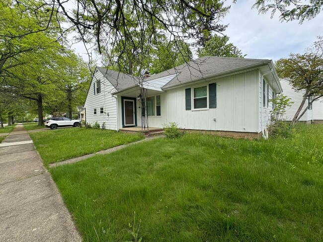 Building Photo - Beautiful Home in the Heart of Cleveland Heights