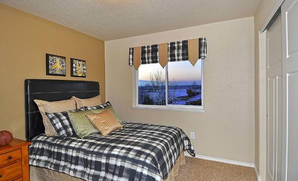 Photo - 2121 Saison St