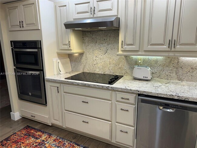 Photo - 6039 Collins Ave Unidad 1431