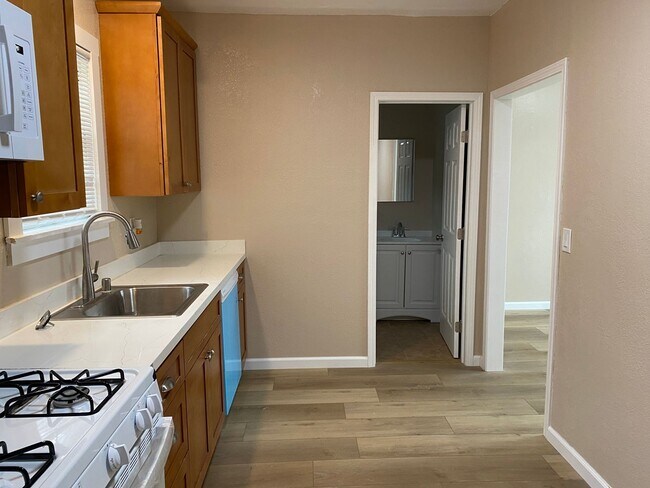 Photo - F01915 Unit B