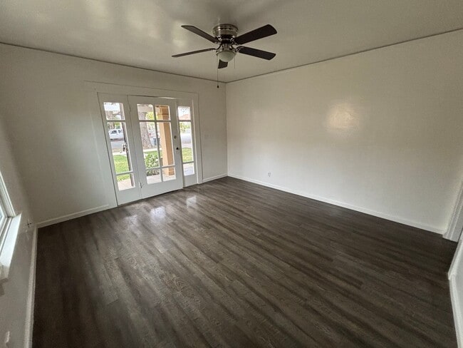 Photo - 520 E Cypress St