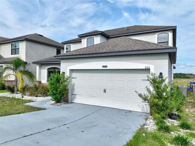 Photo - 625 Silverthorn Pl