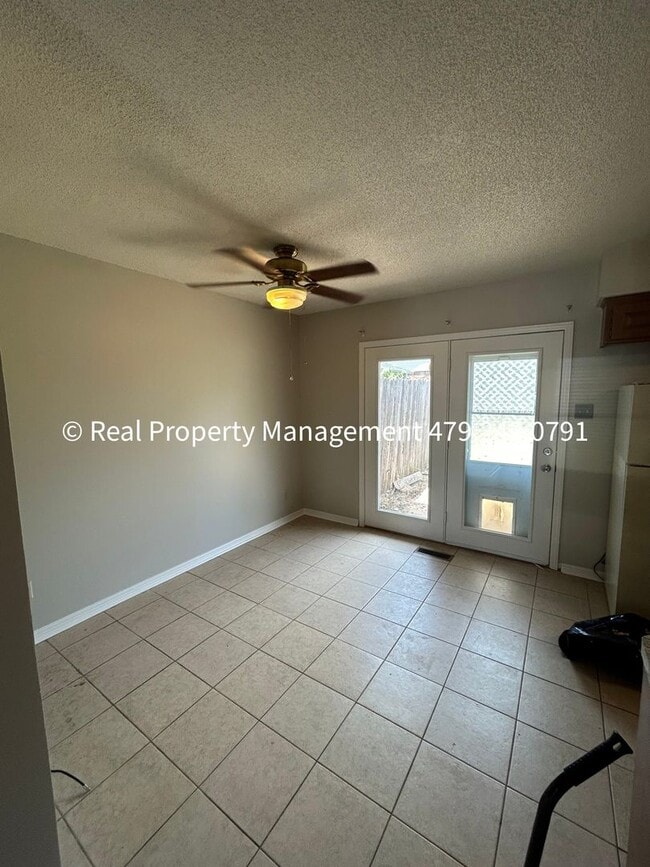 Photo - 2320 S 50th St