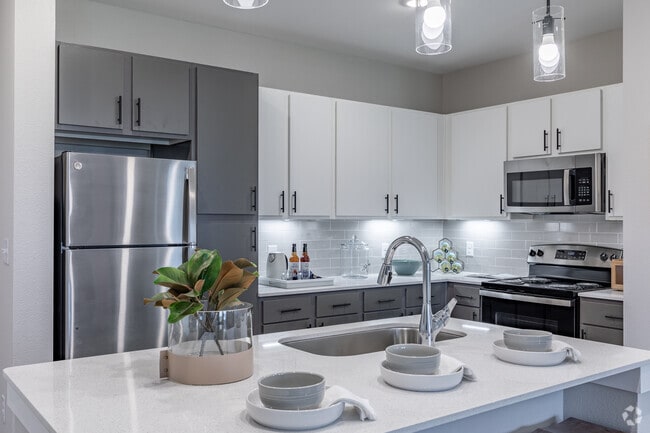2BR, 2BA - 1,116 SF
