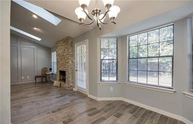 Photo - 4001 Double Oak Ln