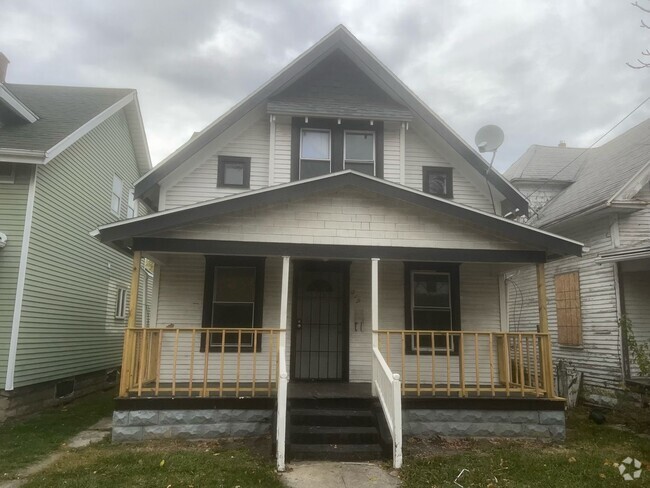 Building Photo - Spacious 4 Bedroom Located in North Toledo Rental