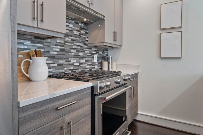 Photo - 16th St Condo with Modern Finishes and Wai...
