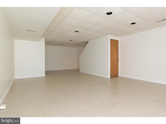 Building Photo - 122 Camber Ln Rental