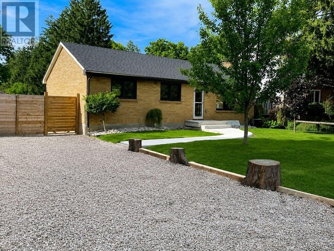 Photo - 1313 Springbank Ave