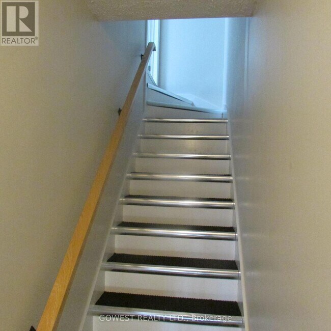 Photo - 24 A Roncesvalles Ave