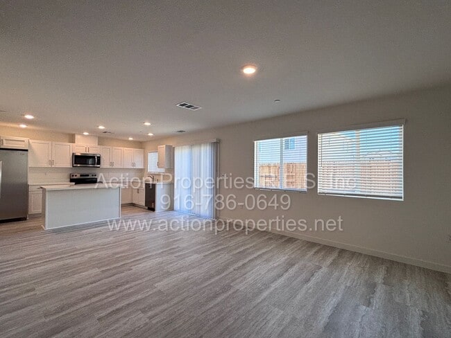 Photo - Amoruso Ranch Roseville: Brand new Solar DR Horton 4 Bedroom 2.5 Bath, Open Floor Plan,