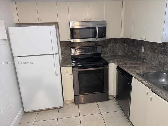 Photo - 4235 N University Dr Unidad 202