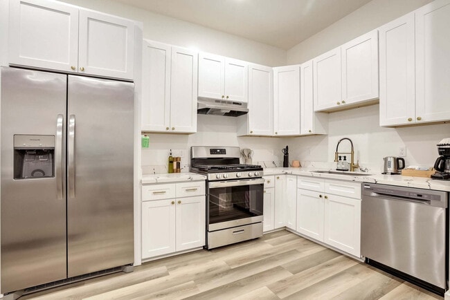 Building Photo - 1050 Annunciation St Rental