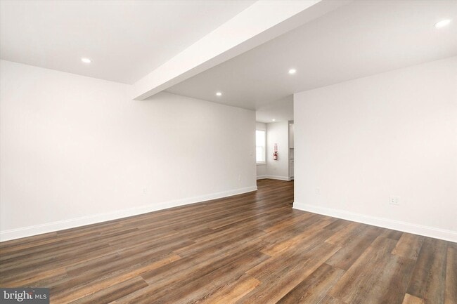 Photo - 656 Schiller Ave