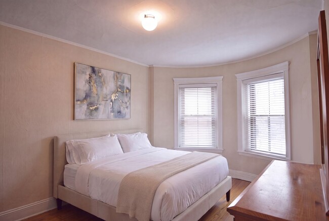 Photo - NO FEE!  BROOKLINE 3.5 BED W/UPDATED KITCHEN + HT/HW INCLUDED + PARKING AVAIL