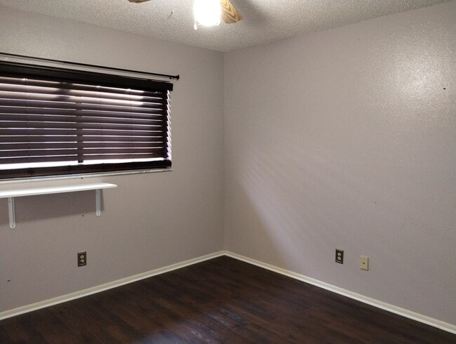 Photo - Spacious 3 Bedroom / 2 Bath Home with 2-Car Garage on Nearly ¼ Acre – Spring Hill Area