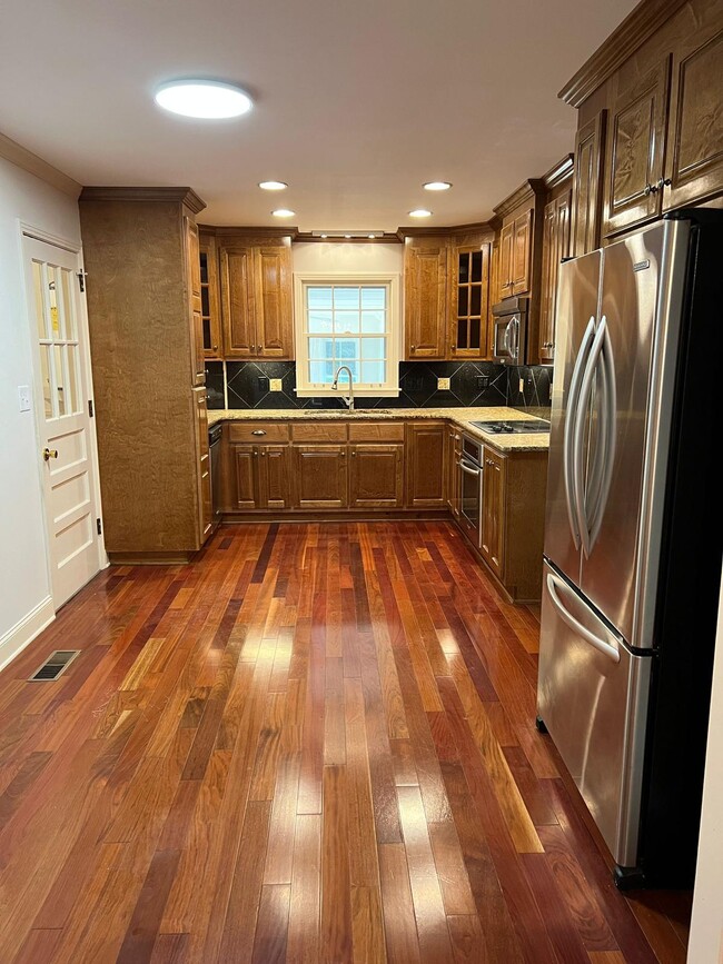 Photo - 8002 Shereton Rd SW