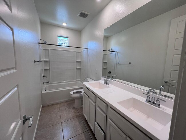 Photo - 1152 E Newland Dr