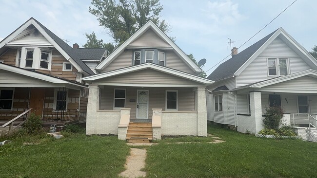Photo - 247 E Pearl St