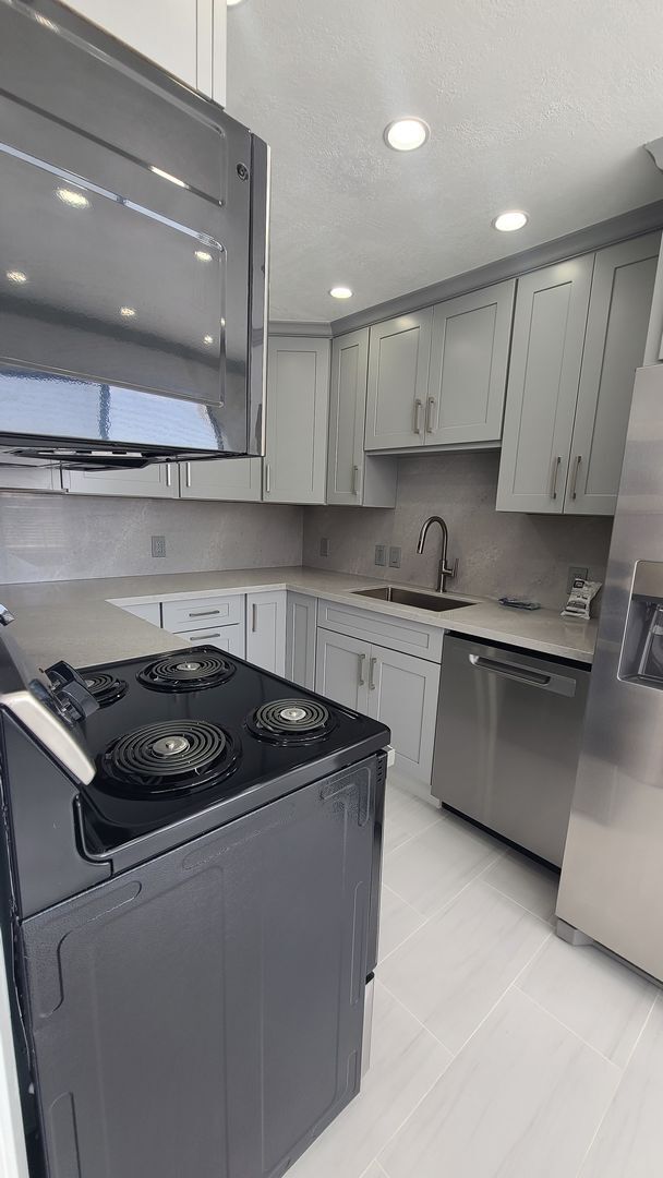 Photo - Full of light well located updated apt in Glen Park. Gustavo Lopez AMSI