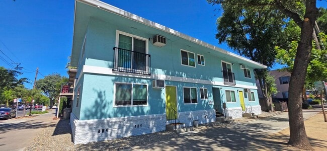 Building Photo - 1530 22nd St Unit 01