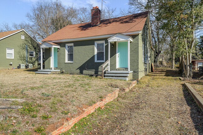 Photo - 373 Spring St SW