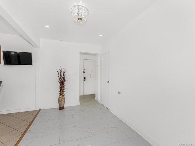 Photo - 2866 Marion Ave Unidad 6J