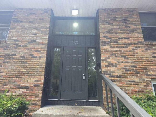 Building Photo - 130 S Clarendon Unit 130 S Clarendon ST -1 Rental