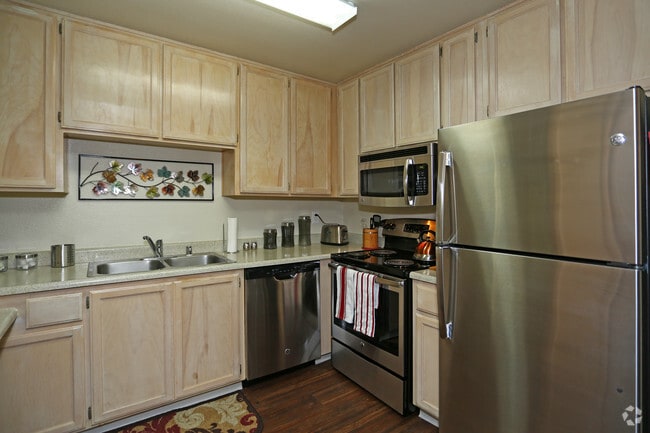 2BD, 1BA - 950 SF (Upgraded Guest Suite)