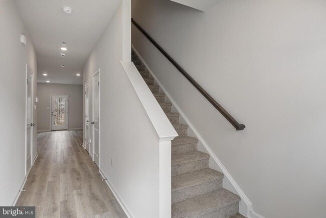 Photo - 69 Alexander Wy