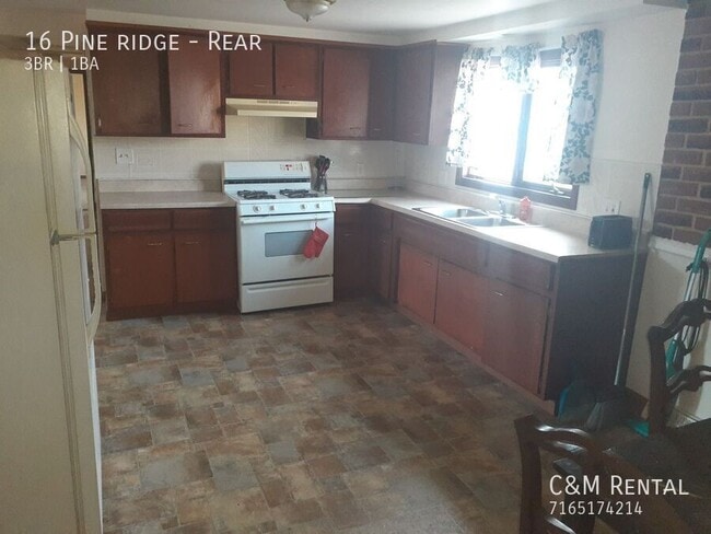 Building Photo - 16 Pine Ridge Rd Unit Rear