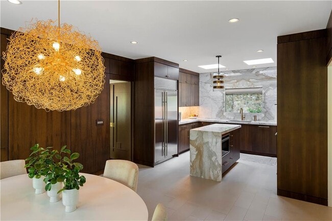 Photo - 1640 Winterthur Close NW