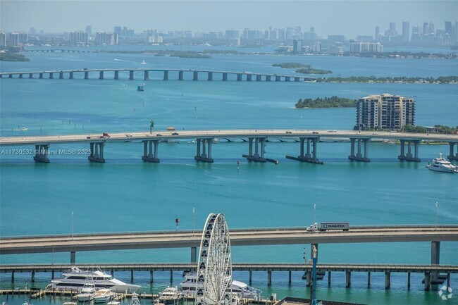 Building Photo - 325 S Biscayne Blvd Unit 3824 Rental