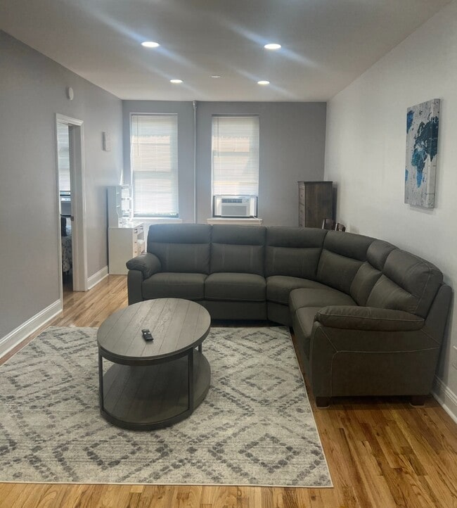 Photo - 3303 Broadway Unit 2