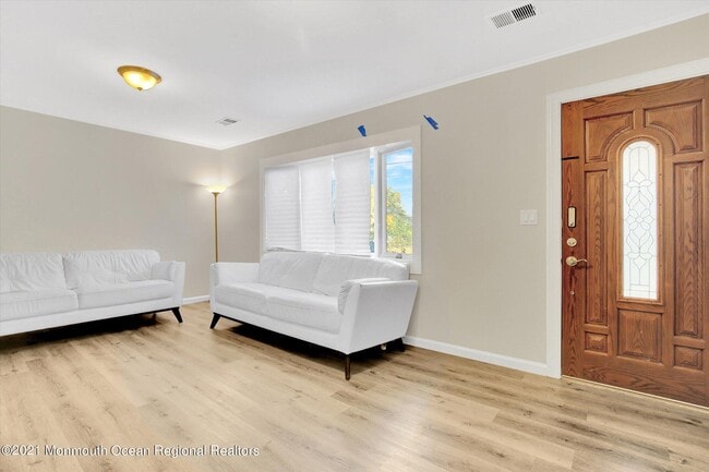 Photo - 972 Woodgate Ave