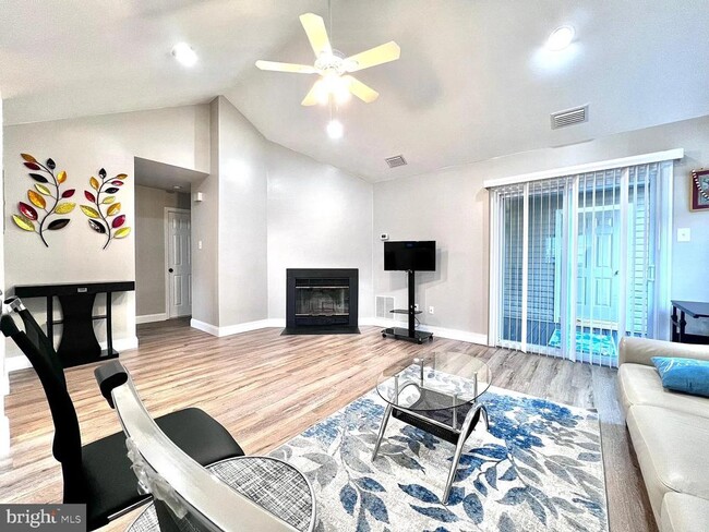 Photo - 779 Reading Ct