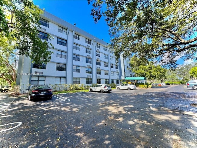 Building Photo - 2401 Riverside Dr Unit 511-B Rental