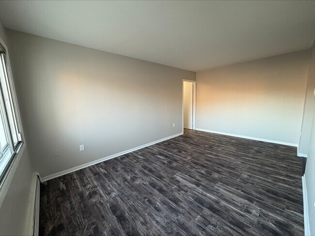 Photo - 1 Reading Crescent Unit 4