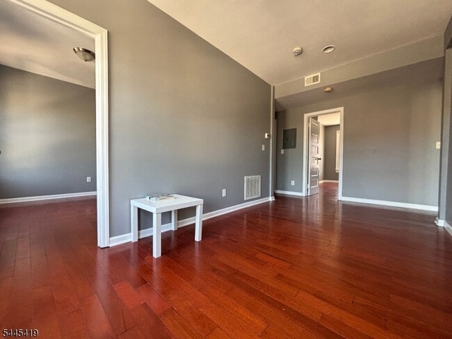 Building Photo - 276 Morris Ave Unit 2