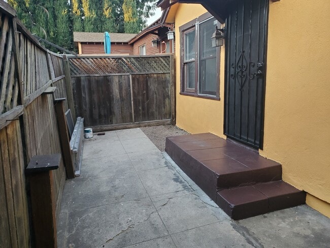 Building Photo - 3455 Plata St Unit 3455 half
