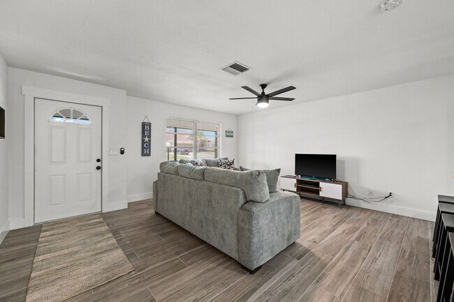Photo - 223 SE 45th St