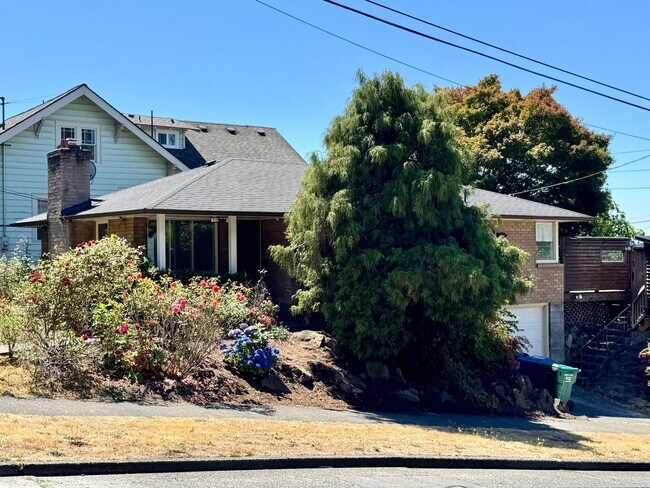 Building Photo - Phinney Ridge Home