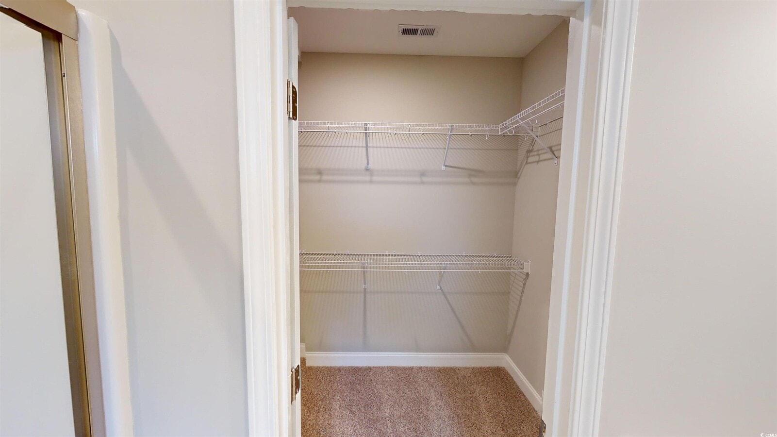 Photo - 1052 Moen Lp
