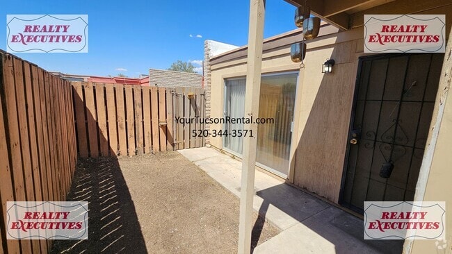 Building Photo - Fort Lowell & Campbell 2/1 - A/C and all a... Rental