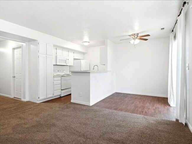 W Jordan Nice 3 Bed 2 Bath Townhome with pool