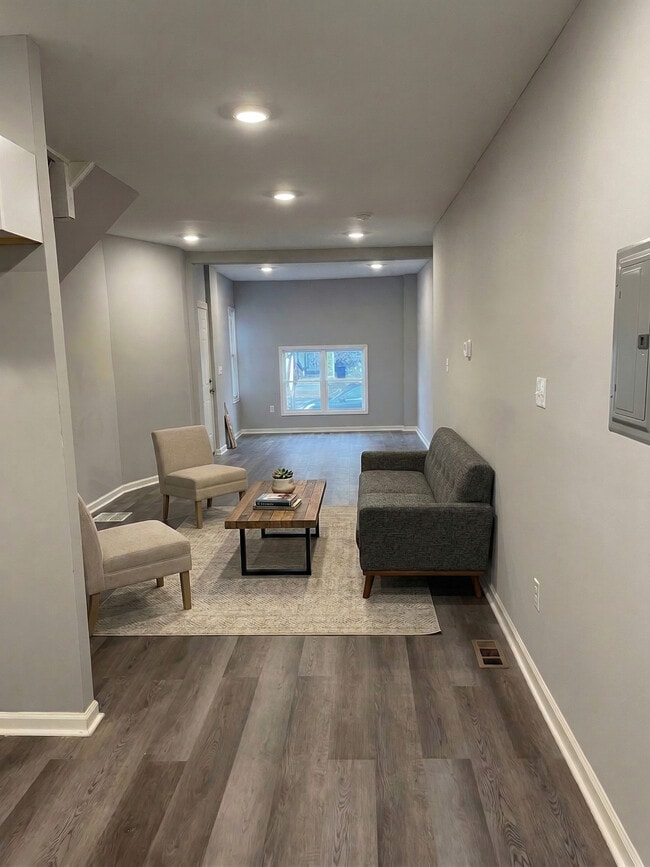 Photo - 206 N 60th St