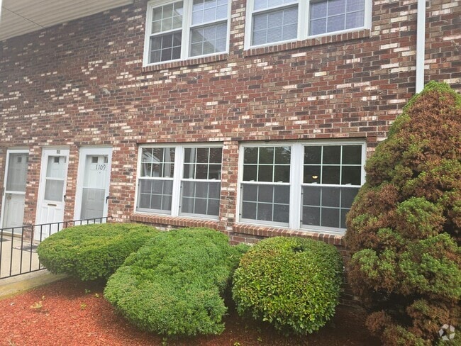 Building Photo - 276 Temple Hill Rd Unit 1109 Rental