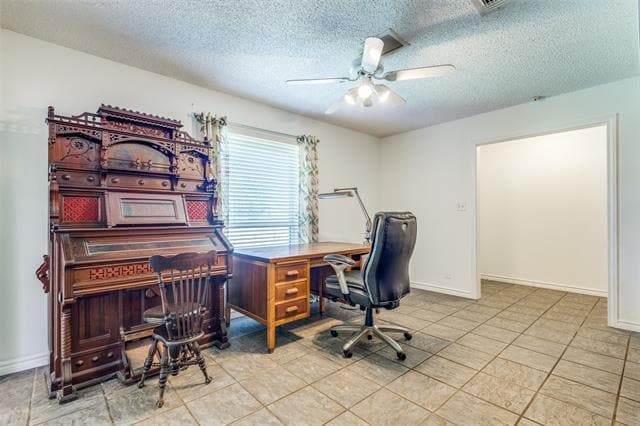 Photo - 2211 Ascot Ln