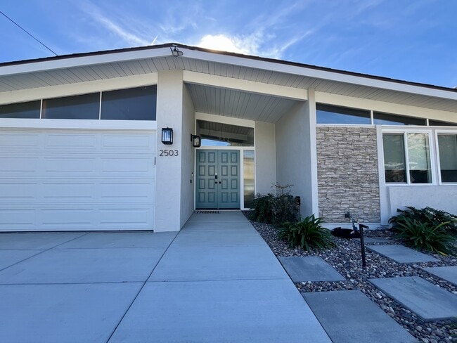 Photo - 2503 Aster St