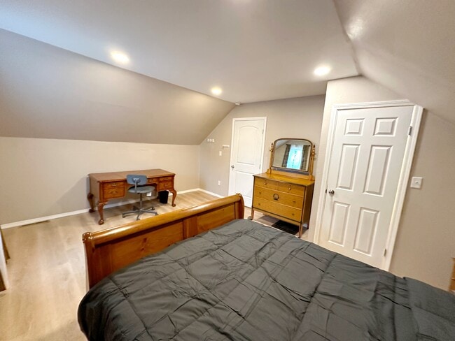 Building Photo - 614 Jamesville Ave Rental
